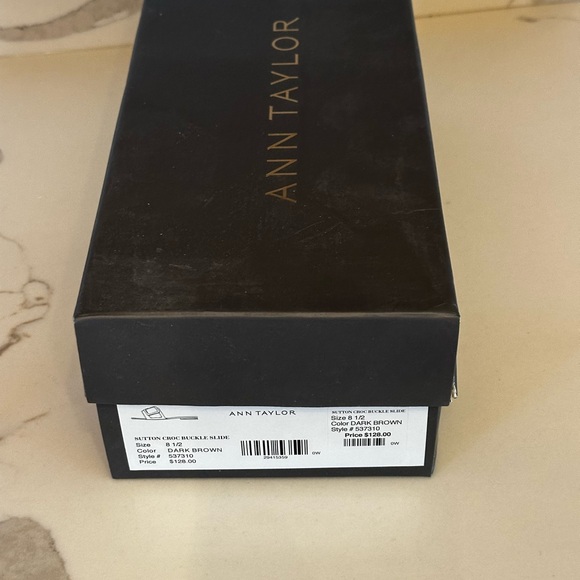 Ann Taylor, Brown Faux Croc, Leather Buckle Flat Sandal/Slides, Sz. 8.5 - Picture 5 of 6